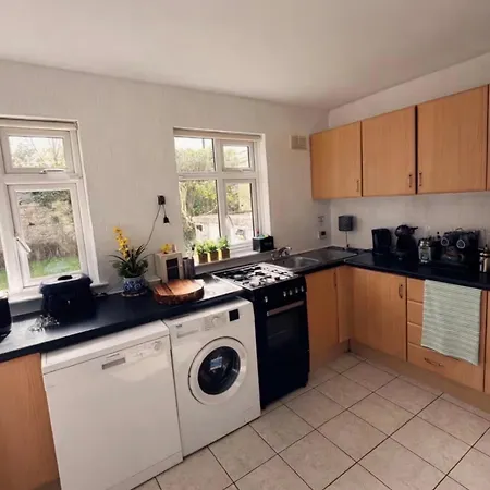 Cozy 2 Bed House In بيت للعطل *