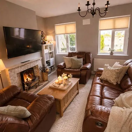 Cozy 2 Bed House In بيت للعطل *