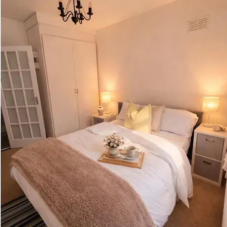 Cozy 2 Bed House In بيت للعطل Foxrock