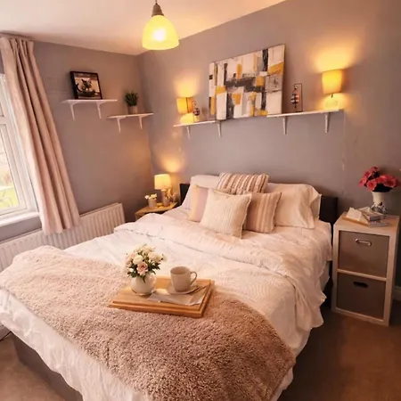 Cozy 2 Bed House In Foxrock